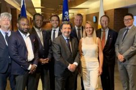 Les regroupements des Chambres de commerce francophones et leurs partenaires après la signature du Protocole d'entente Les regroupements des Chambres de commerce francophones et leurs partenaires après la signature du Protocole d'entente